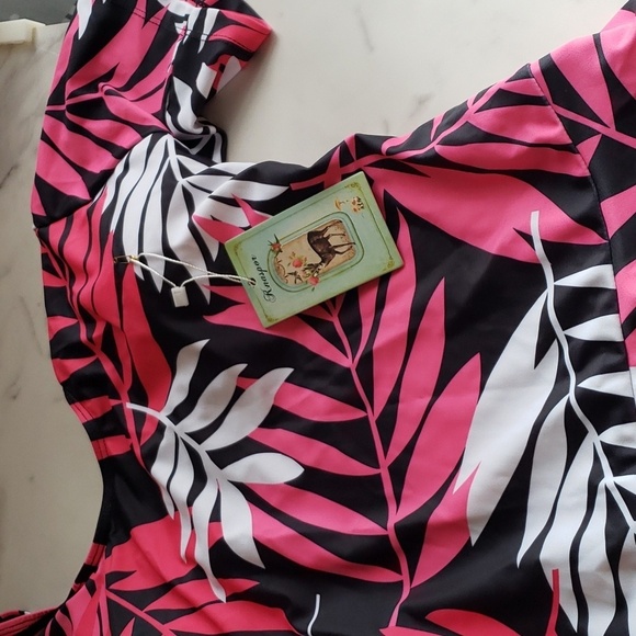 Knaspor Modest Swimsuit w/Attached Shorts Rose Red Floral Leaf Print Size 12-14 - Picture 7 of 13